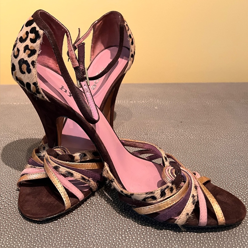 Unique Leopard strappy heels 8.5